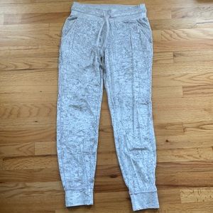 Lululemon Ready to Rulu velvet jogger
